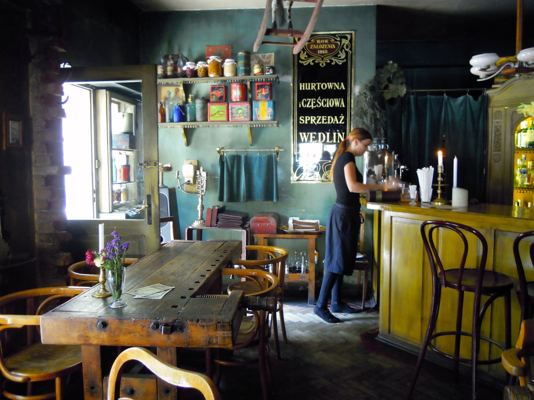 Restauracja Dawno Temu na Kazimierzu / Tricks for Taking Sensational Travel Photos with Your Phone / Karen McCann / EnjoyLivingAbroad.com